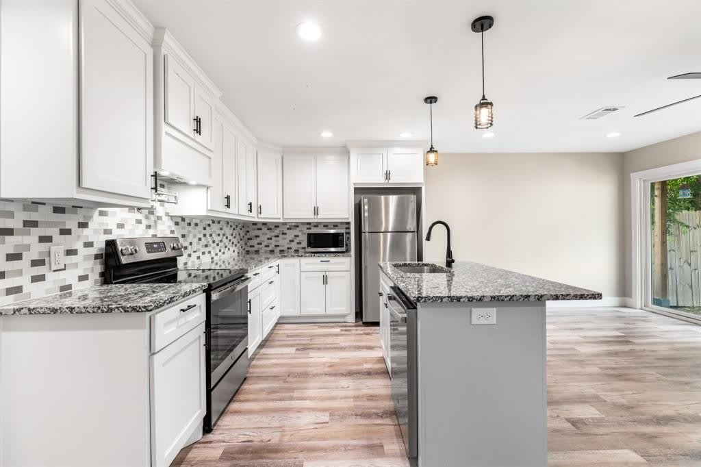 1604 Johnson Street W