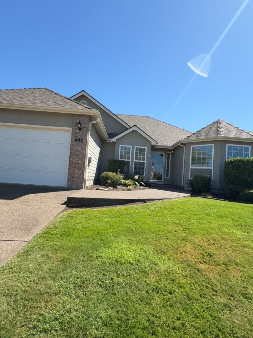 Three Bedroom, Two Bath in the Vineyards Neighborhood