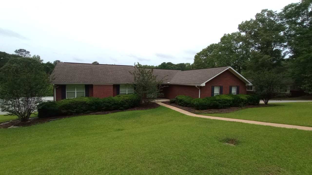 4 bedroom 3 bath Home with Pickleball Court  Pool