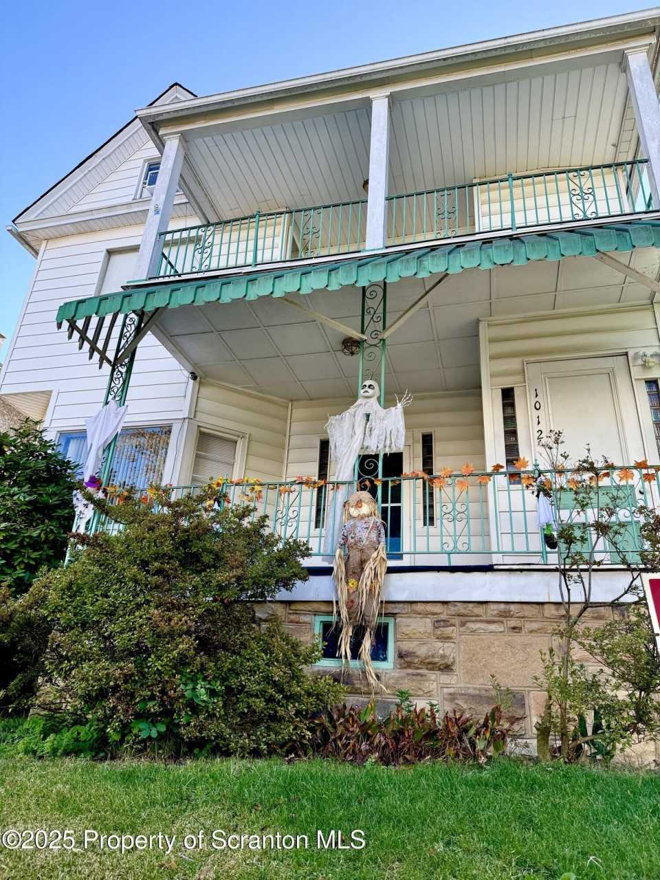 1012 Webster Avenue unit: First Floor