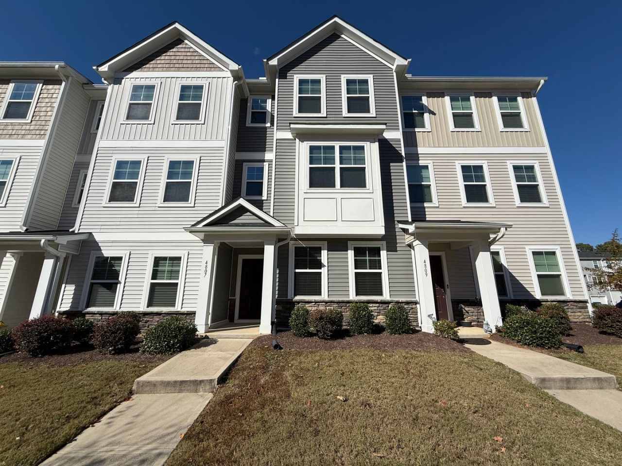 **OFFERING RENT PROMOTION FOR FIRST 6 MONTHS, WAIVED APPLICATION FEES  $200 MOVE IN PROMOTION** Stunning 3BD, 2.5BA Raleigh Townhome with 1-Car Attached Garage in Great Location Within an HOA Community