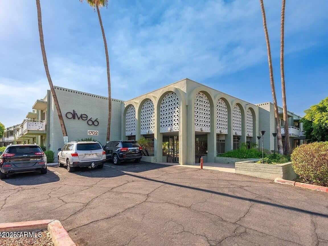 1702 W Tuckey -- unit: 209