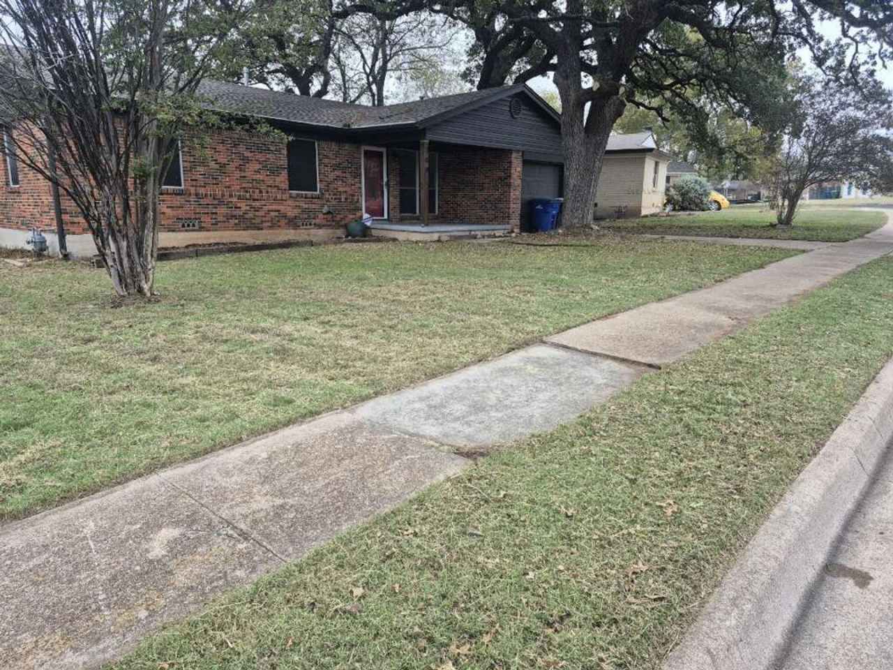 Charming 3-Bedroom Home Under the Oaks! - UNDER REMODEL MORE PICTURES COMING!