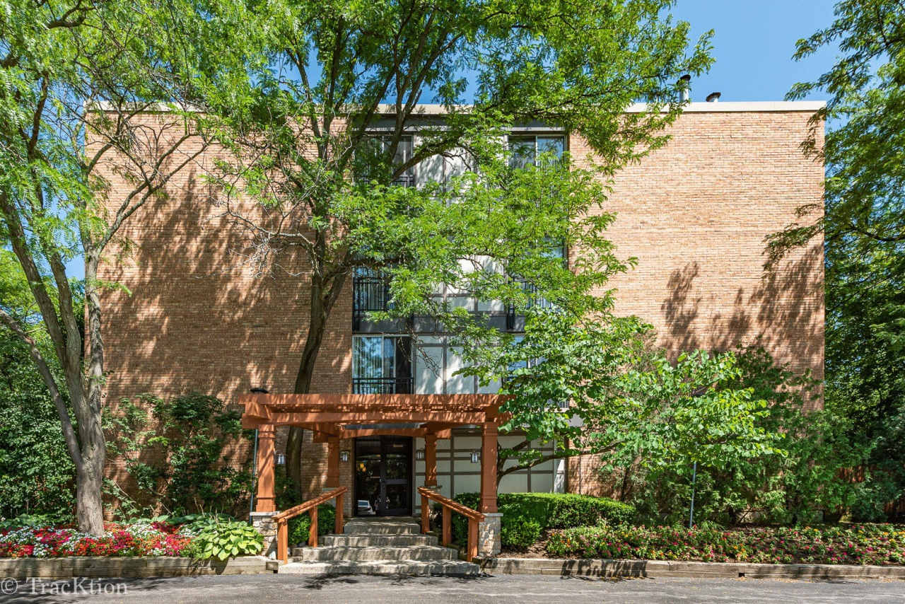 1833 FOUR LAKES Avenue