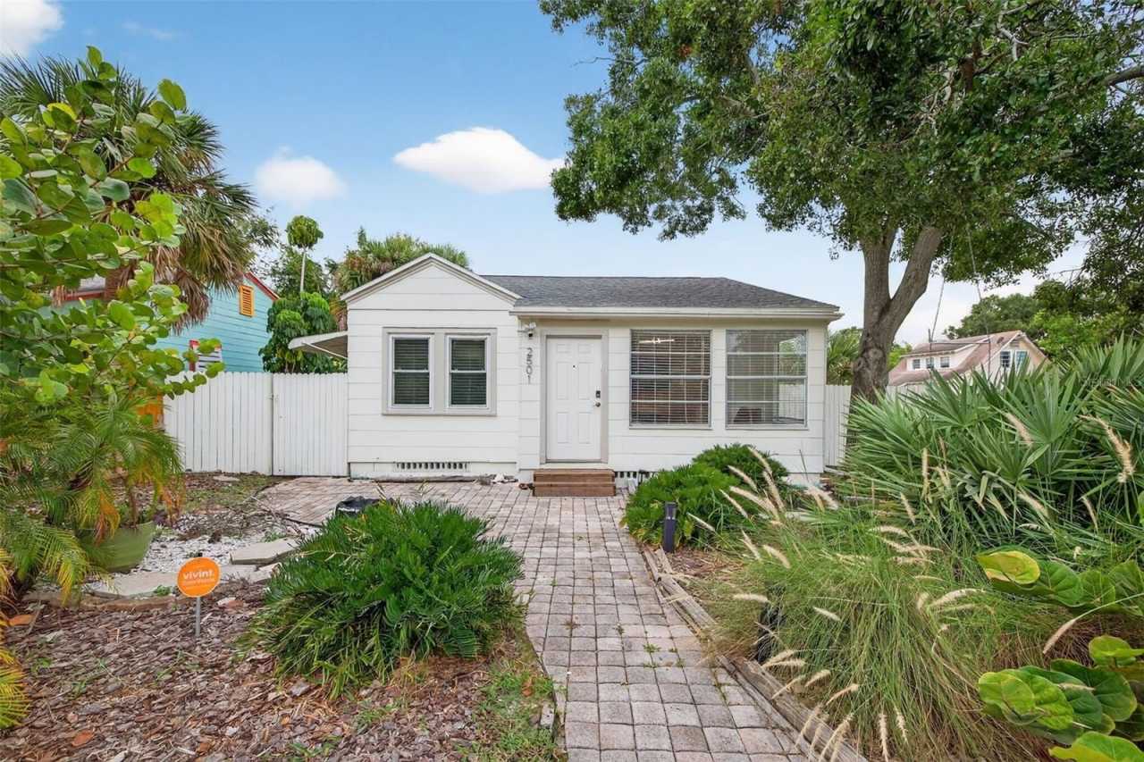 2501 OAKDALE STREET S