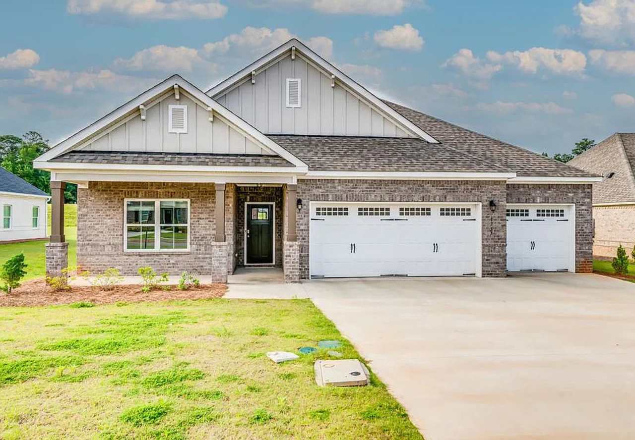 Beautiful 4 Bed, 2 Bath Home In Hidden Lakes!
