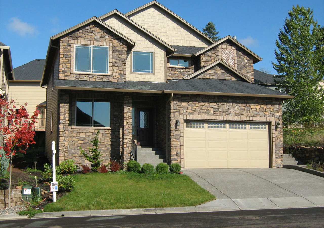 Stunning Crown Terrace Home for Lease in Washougal in Camas Schools - 1007 W Alder St