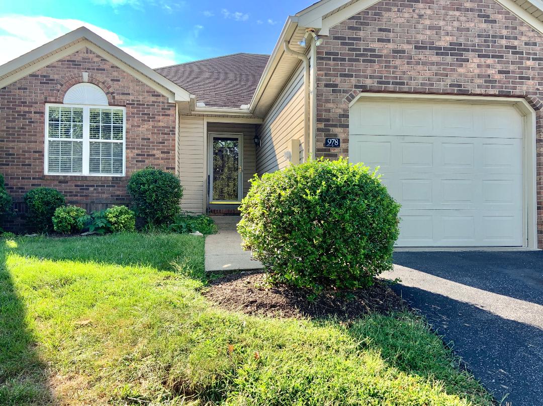 978 Riverbend St