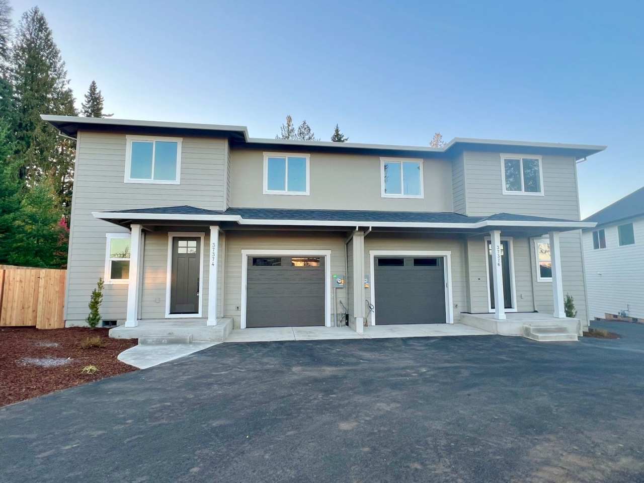 Modern Townhome Near Sandy High — Style, Comfort, and Convenience MOVE IN SPECIAL