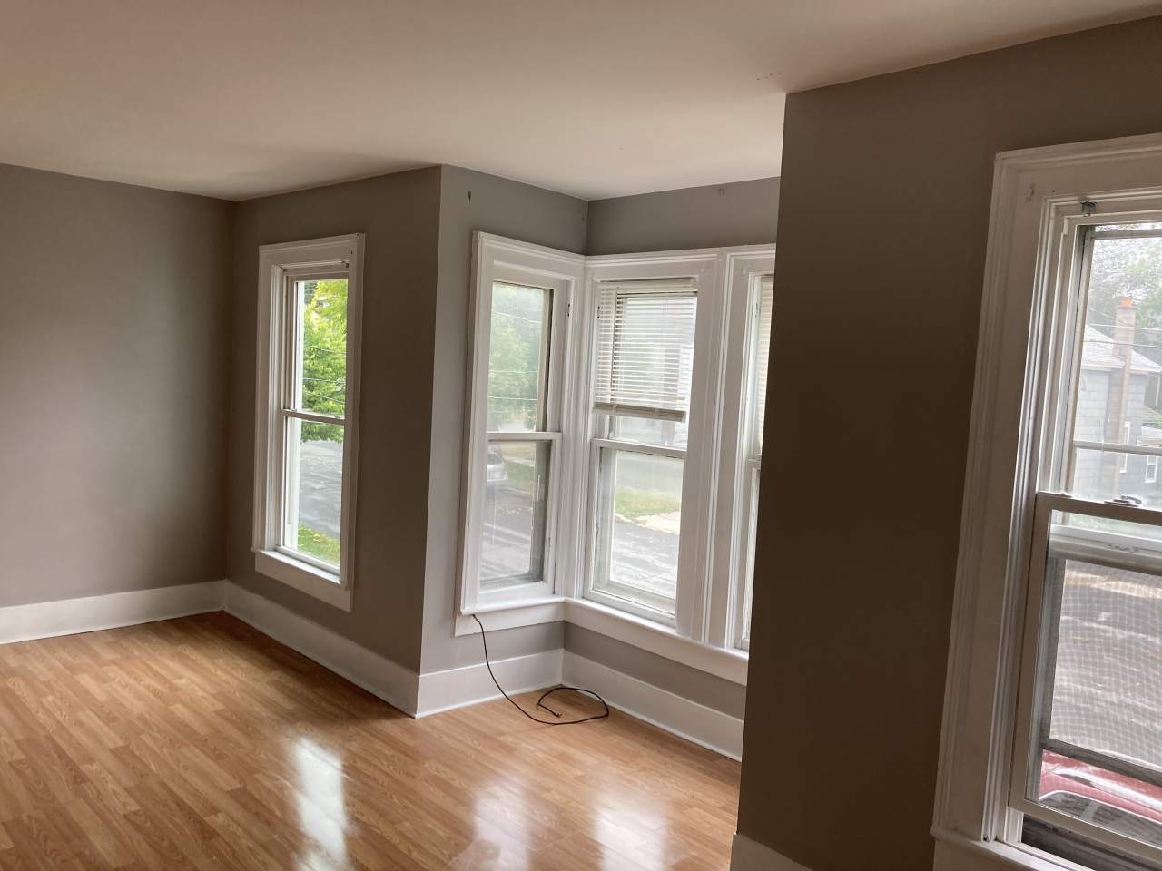 129 1/2 W Schuyler St