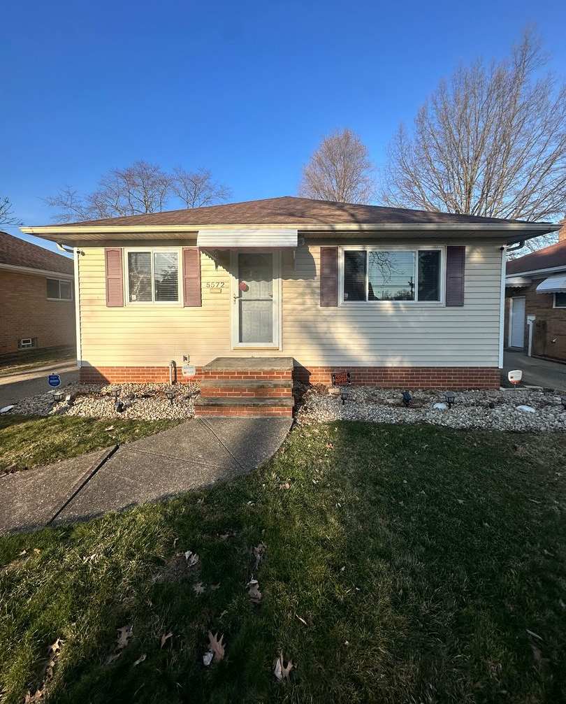 Charming 3-Bedroom Property in Prime Location