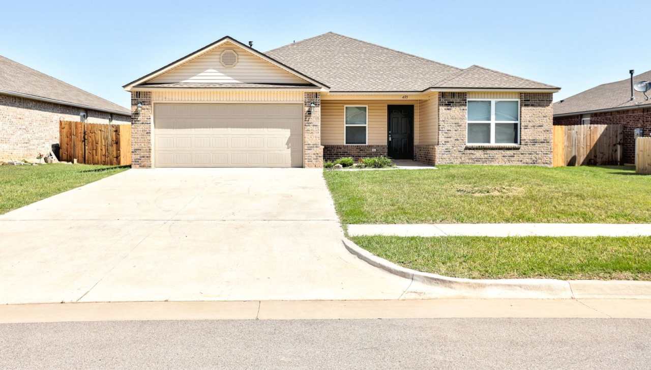 Gorgeous Newly-Built 4 Bed 2 Bath Home in Heart Of Newcastle!