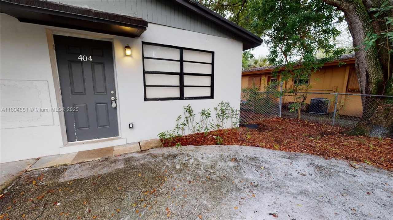 404 NW 21st Ter