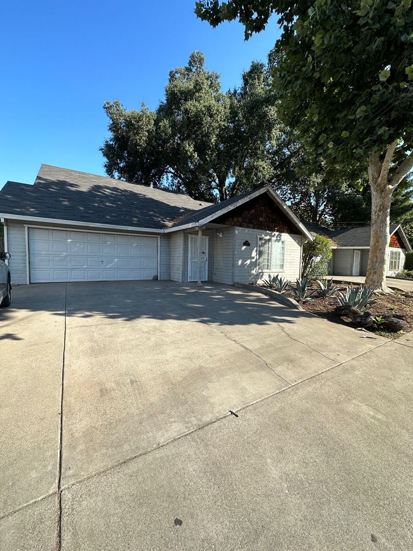 Reserve Now for Fall 2026 / 1020 W 4th St Unit B