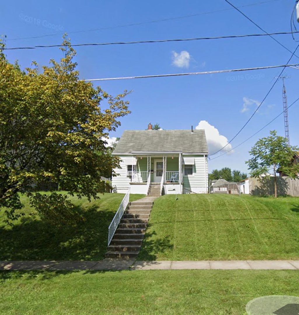 4 Bedroom Cape Cod with Large Garage!