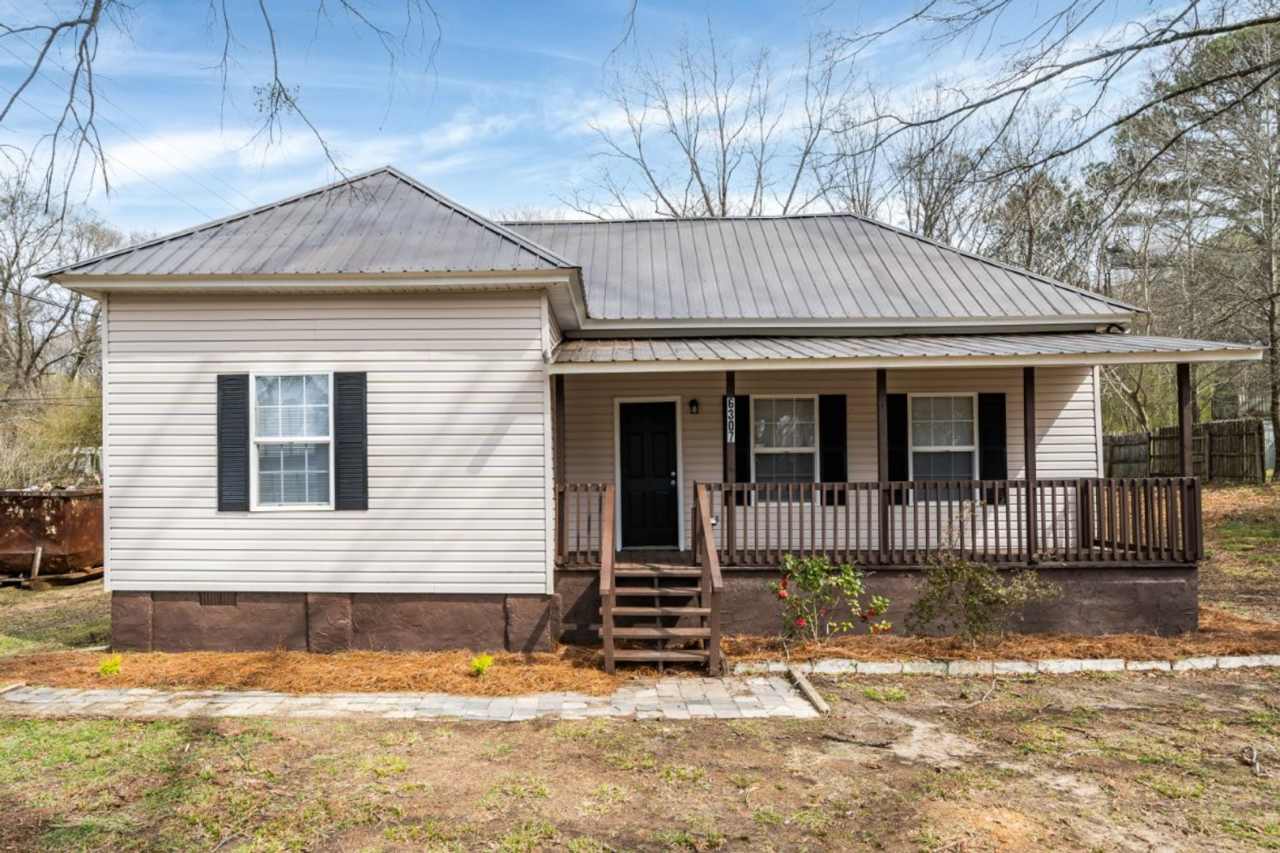 Super Cute  Super Clean 2-Bedroom Home in a Peaceful Bessemer Spot!