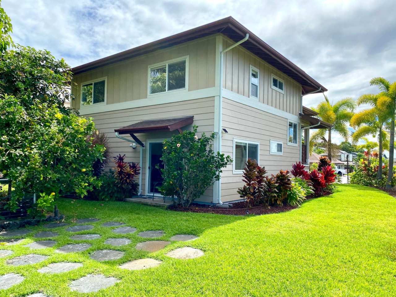 4 bedroom 3 bath unfurnished home in Pualani Estates