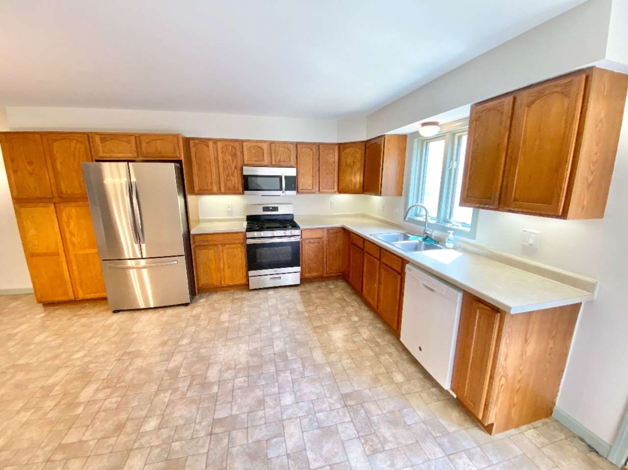 2 Bedroom Home in Burlington VT Available 9/1!