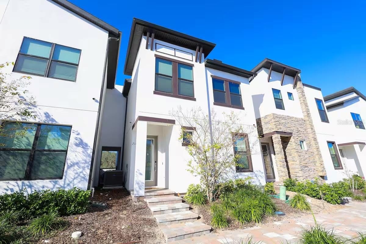 216 VILLA DOMANI CIRCLE