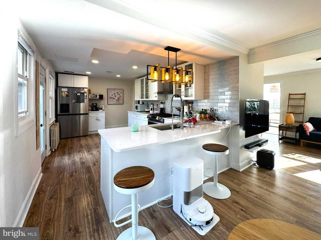 10712 WARWICK Avenue