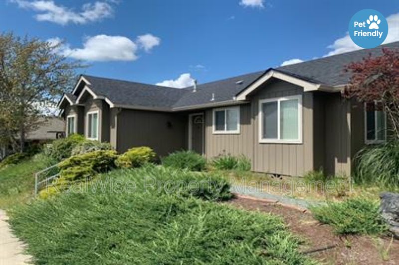 112 SE Independence Dr