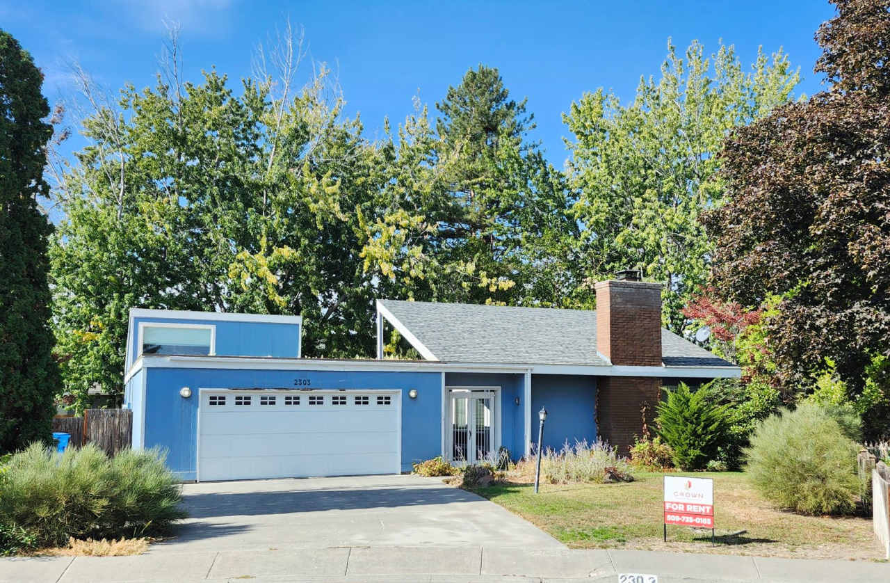 Centrally Located Richland Home, Close to Columbia Center Amenities!