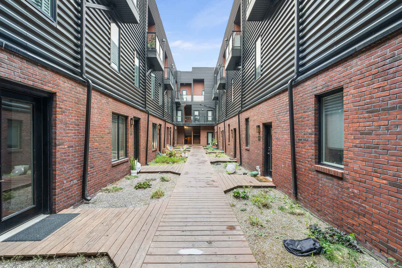 4 Bed 3.5 Bath Townhomes 2176 sqft