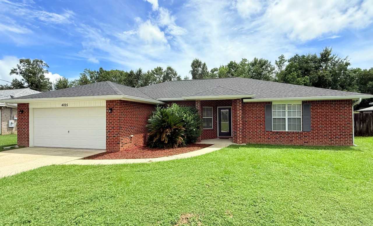 Beautiful 3/2 With Flex Room - Pace