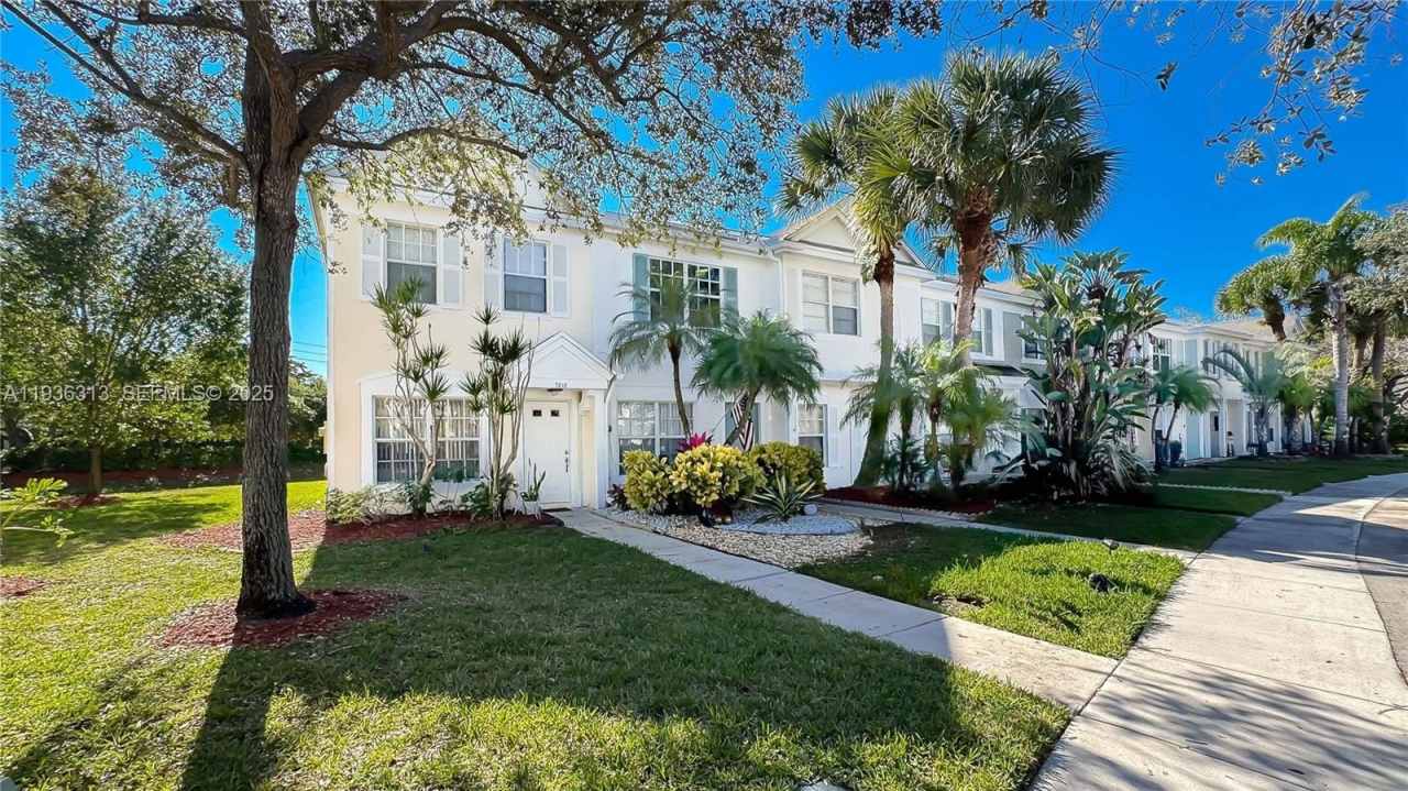 7818 Dixie Beach Cir