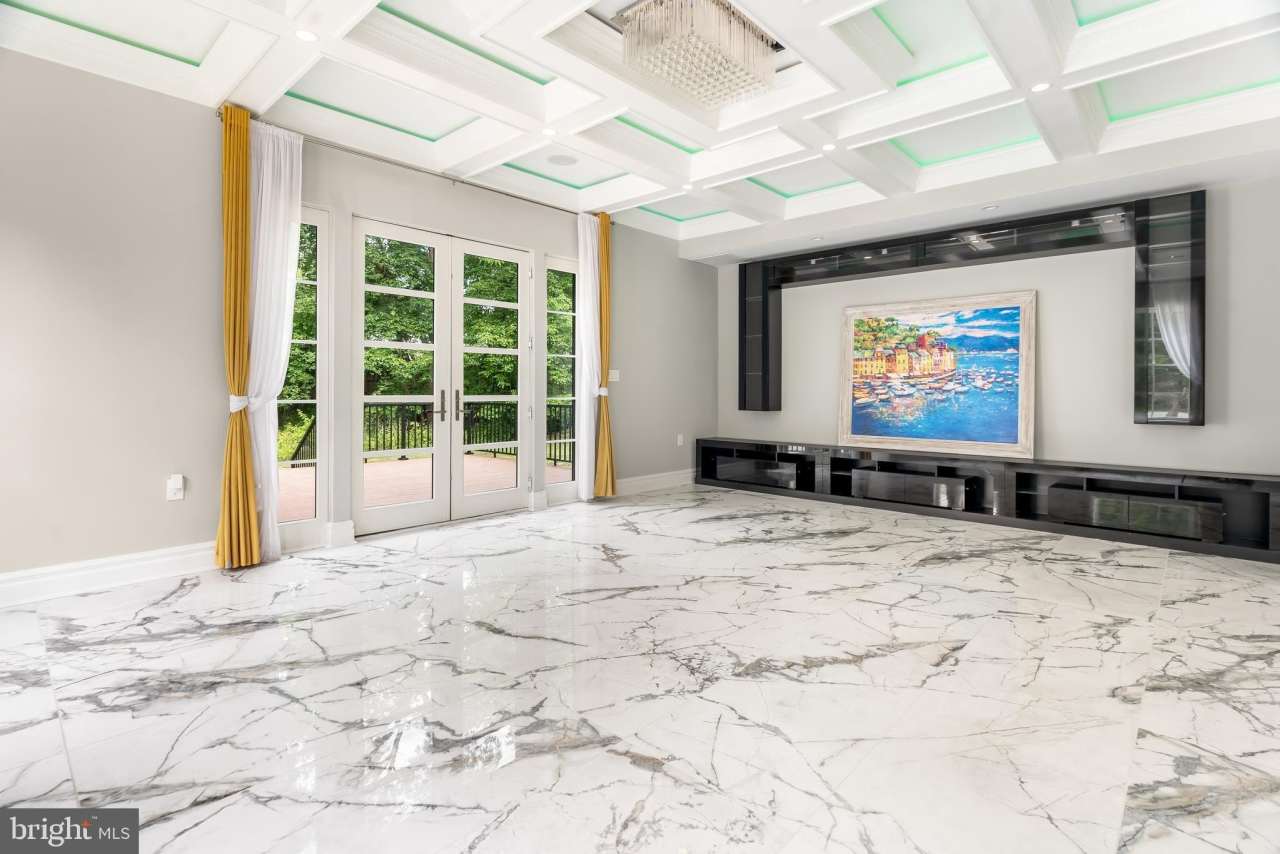 1065 NORTHFALLS Court