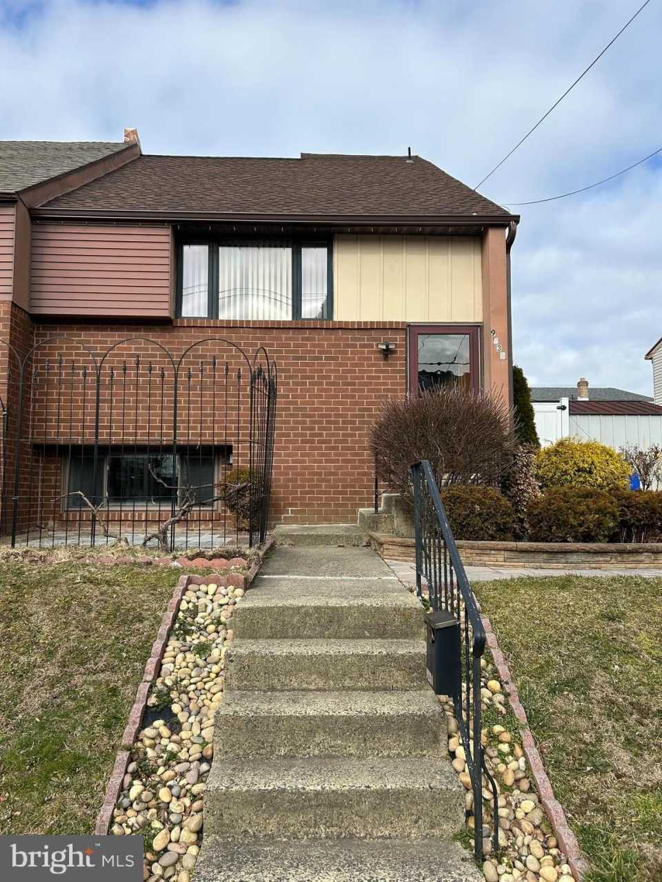 9236 OLD NEWTOWN ROAD