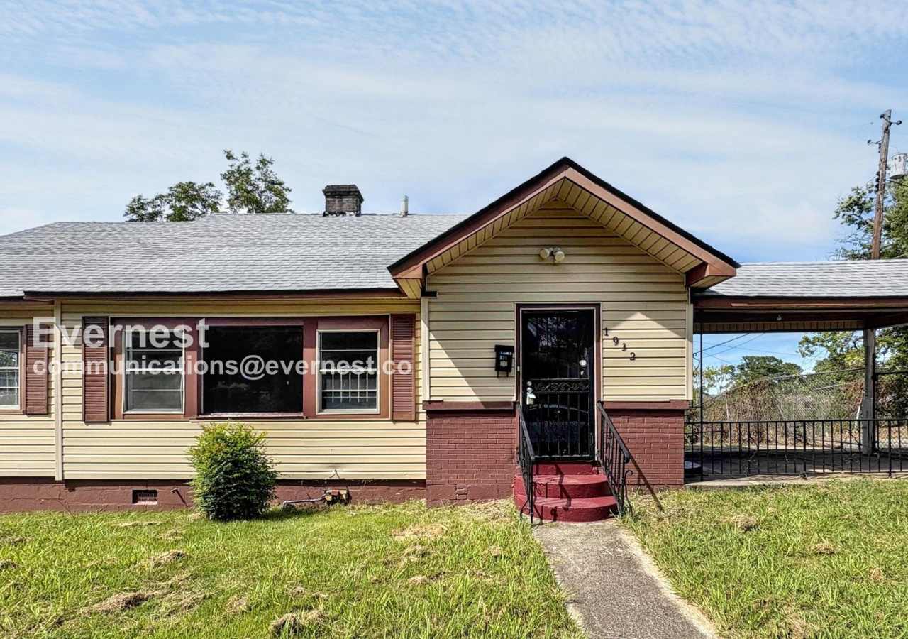 3 Beds and 1 Bath with a yard in Birmingham / Available Now!