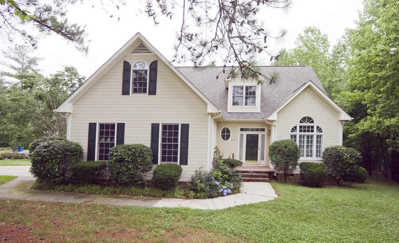 Coming Soon! Inviting 3 Bed / 2.5 Bath Home Featuring Main Level Suite