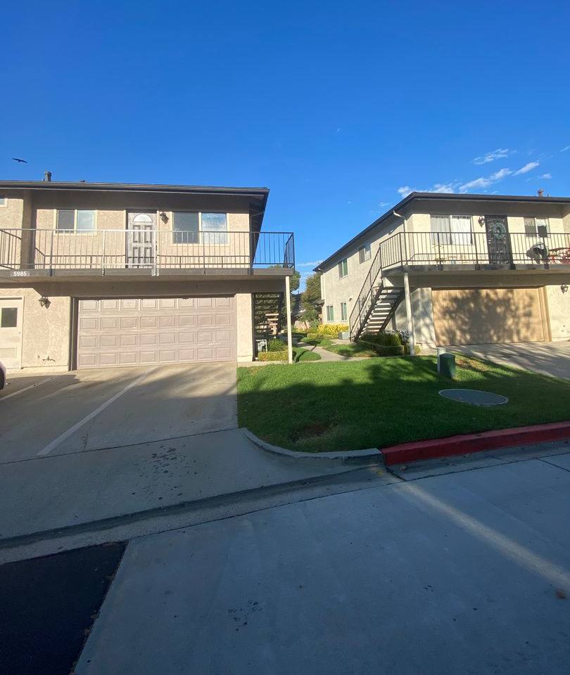 2 bed, 1 bath condo on the second story