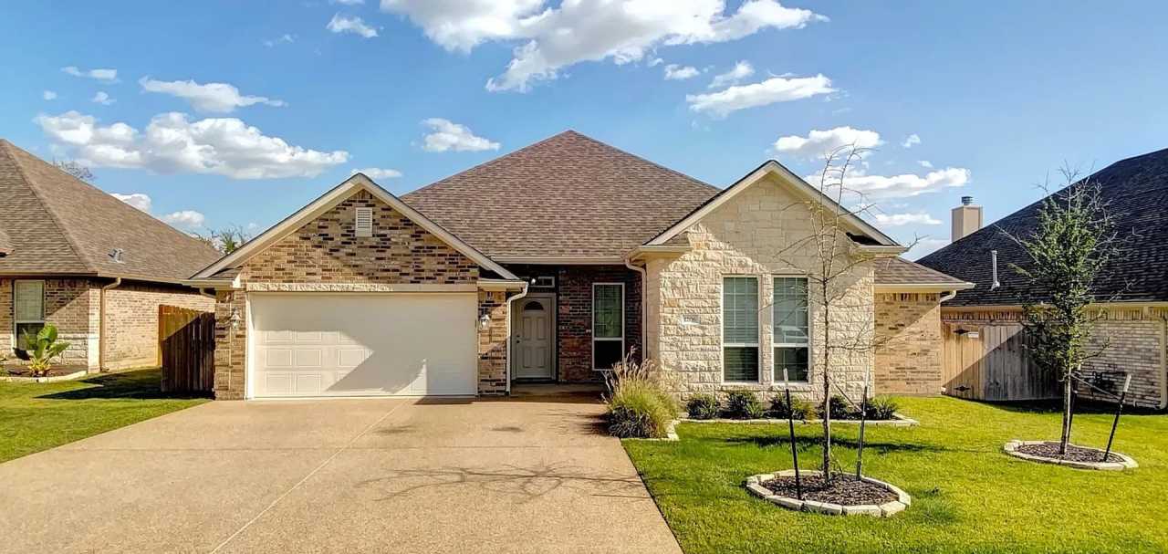 JULY 2025 PRE-LEASE Gorgeous 4 Bedroom 2 Bath Home