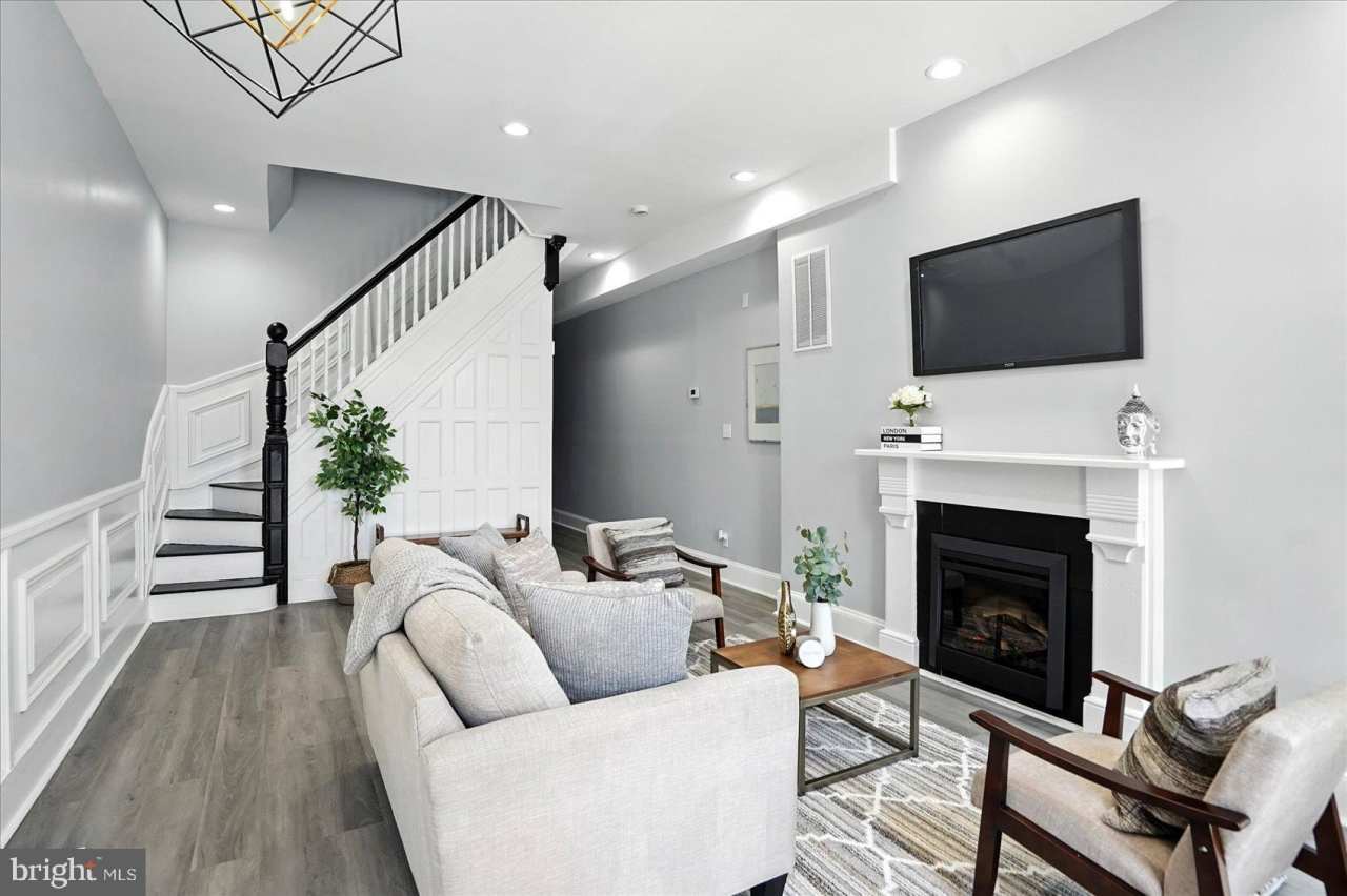 1628 E BIDDLE Street