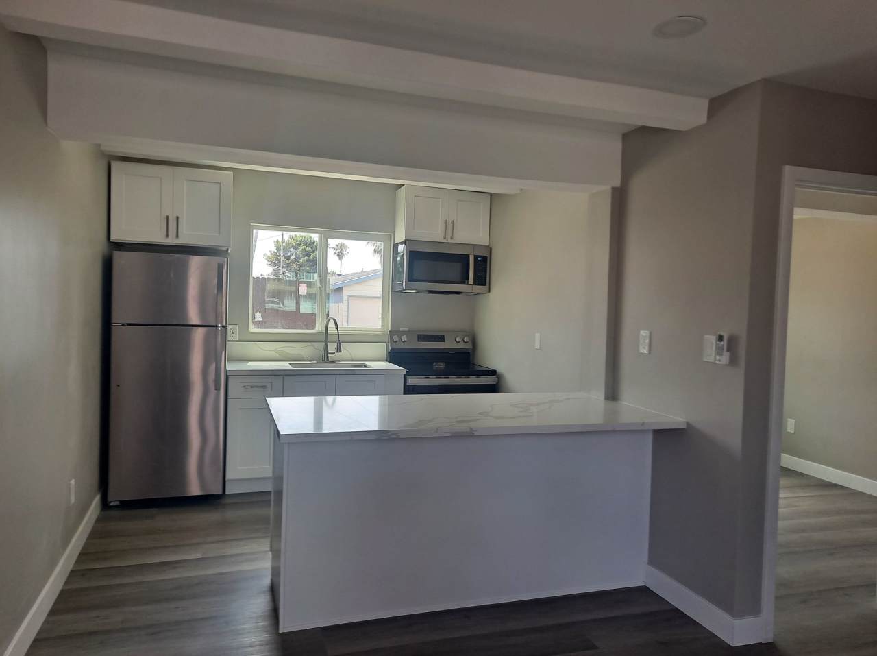 Pacific Beach - Washer  Dryer in Unit/AC/ 1 Assigned Parking Space