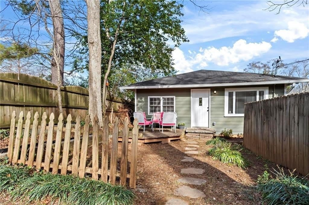 2070 Ridgedale Road NE