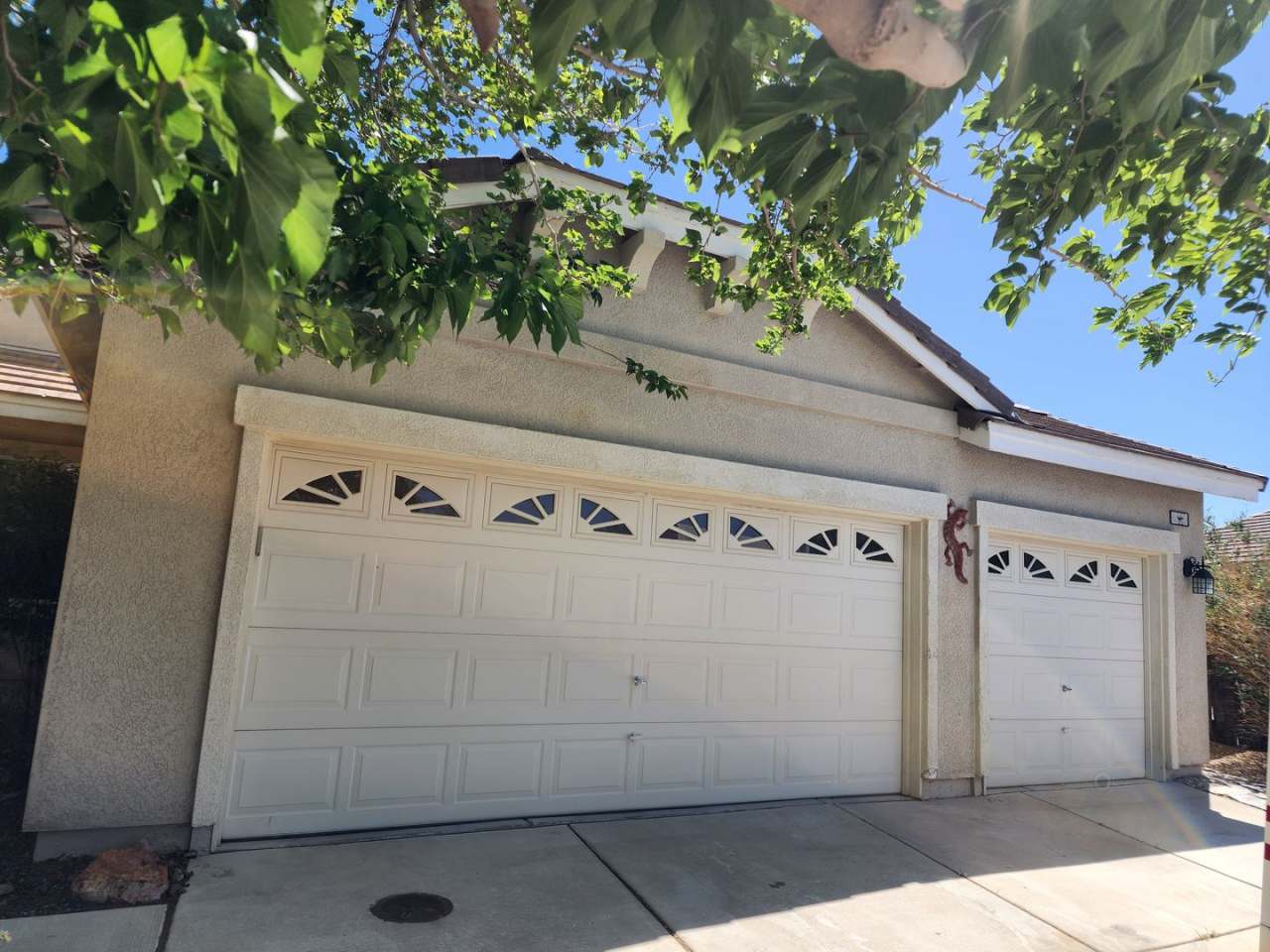 Beautiful 3-bedroom, 2-bath, 3-car garage home in Fernley