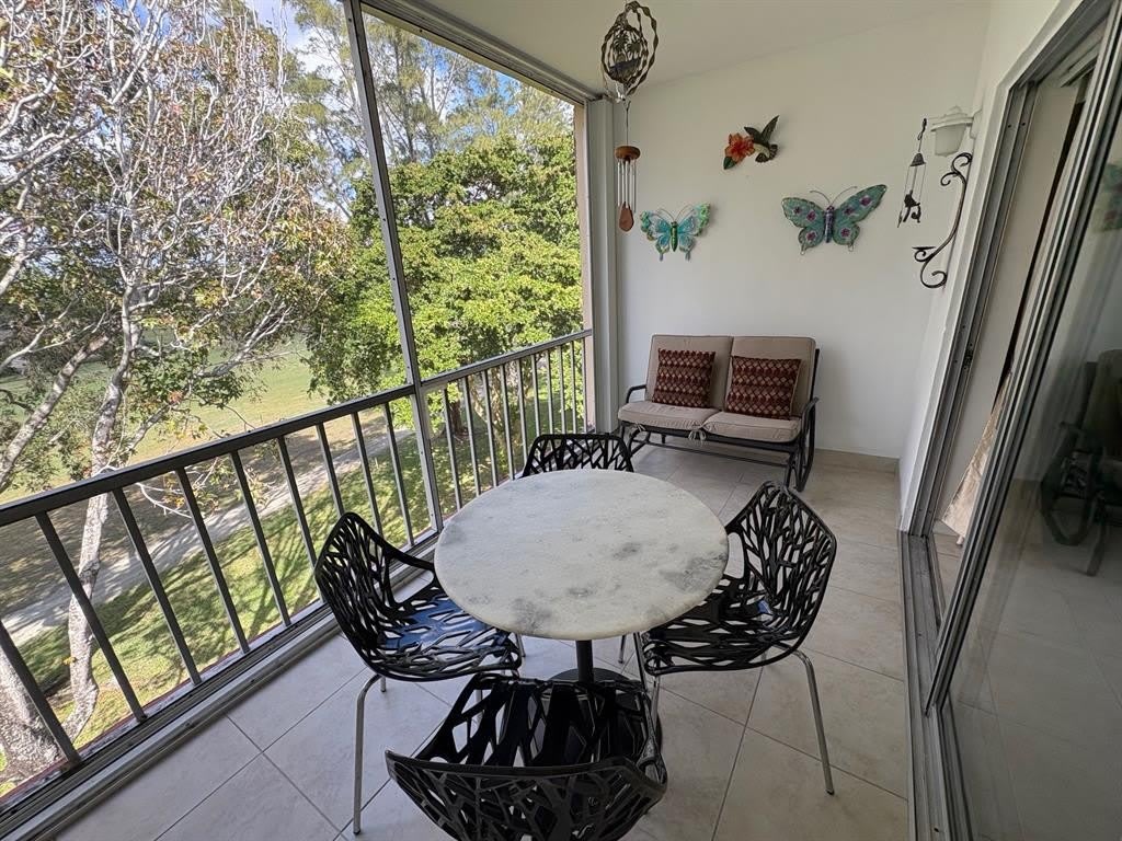 1055 Country Club Dr