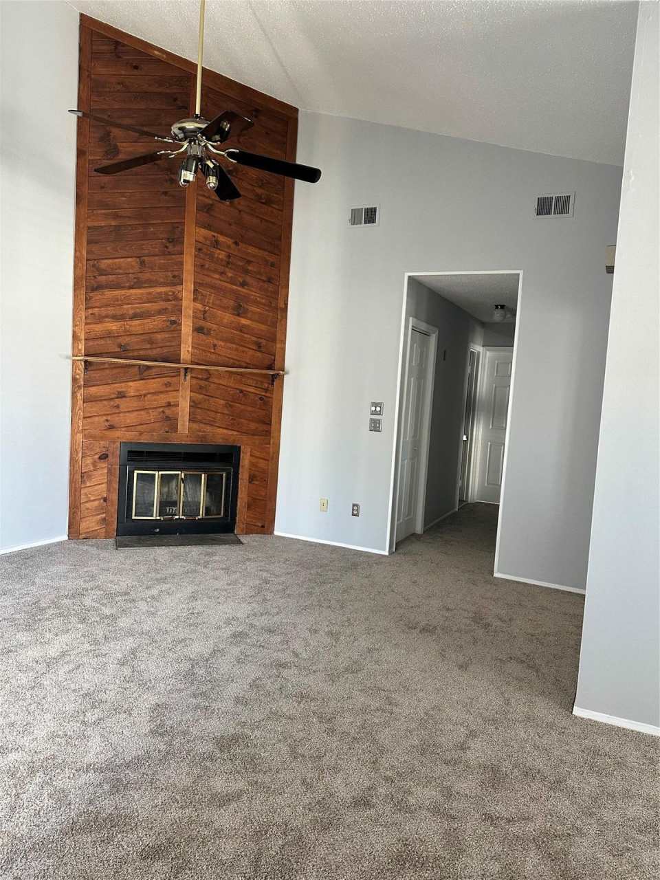 1213 Whispering Hills