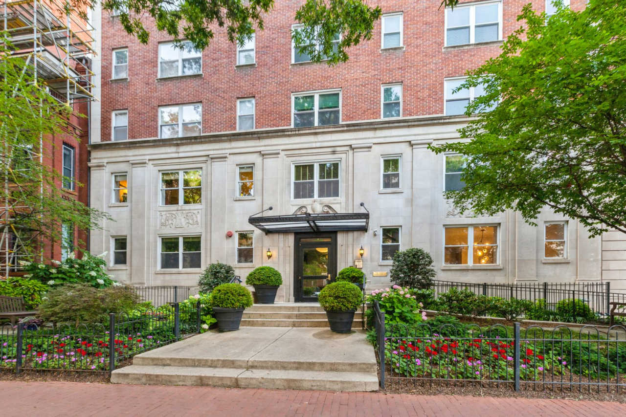 Move In Special! Logan Circle/ Dupont! Available Now! High End // 2 Bedroom / 2 Bathroom Condo