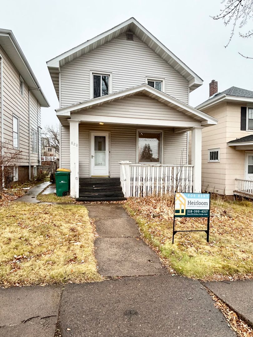 AVAILABLE December! - 3 Bed 1 Bath Home - With Fenced In Yard!