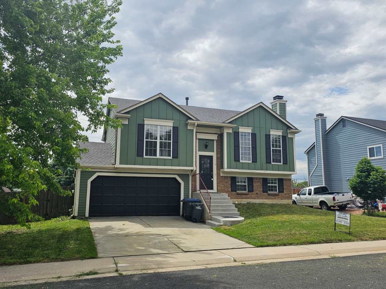 2 Bedroom Home with Large Yard - Close to Waneka Lake Park