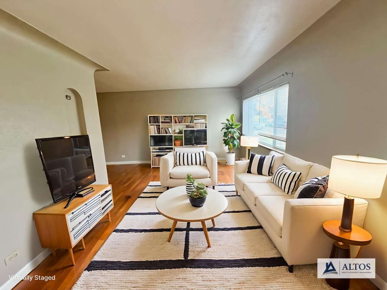 Charming 2 Bedroom Upper Unit onsite Laundry!