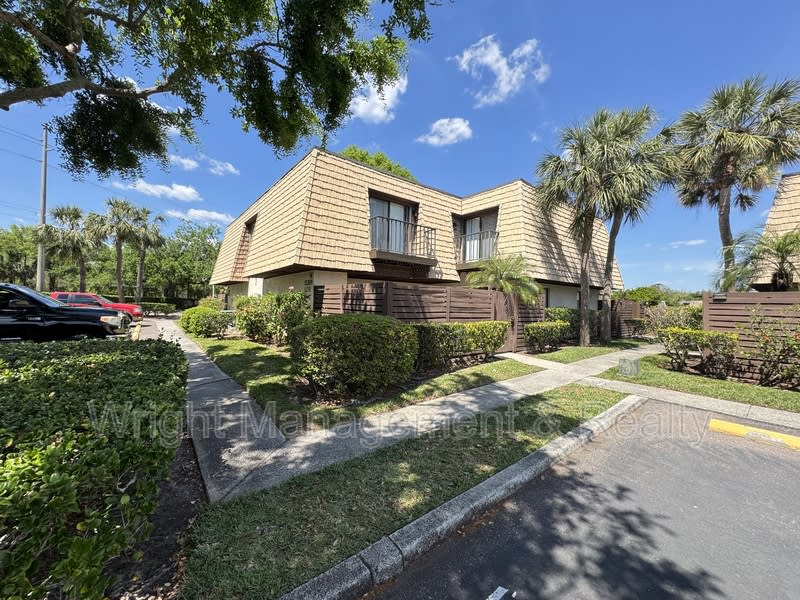 15311 West Pond Woods Drive