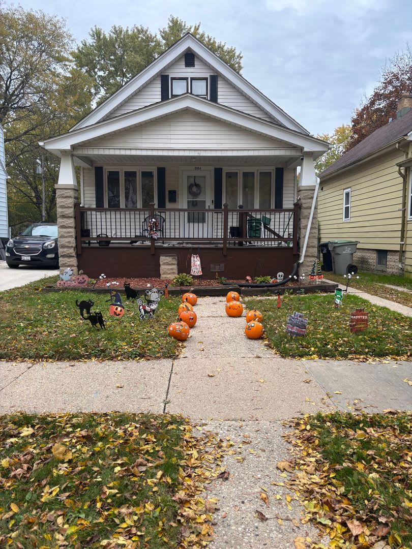 3BR SINGLE FAMILY HOME, GREAT VALUE, PARKING, LAUNDRY, YARD, AND HUGE PORCH. SEE IT TODAY!