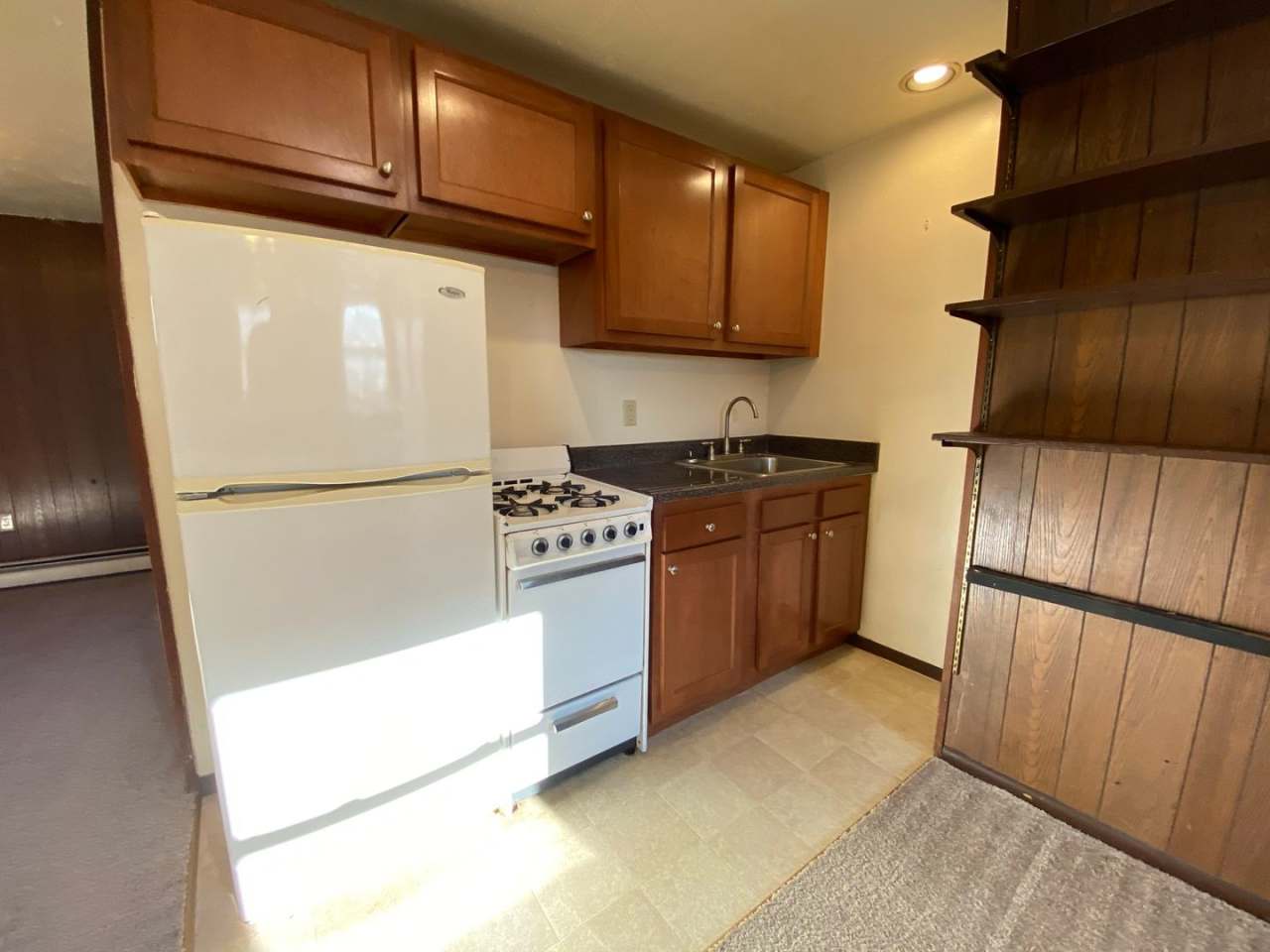 Super Studio Apartment close to Pitt! Great Deal! Call Today!