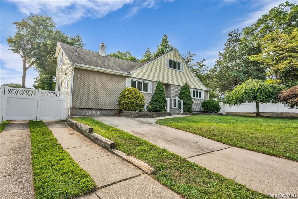 2810 Chestnut Avenue unit: First Floor