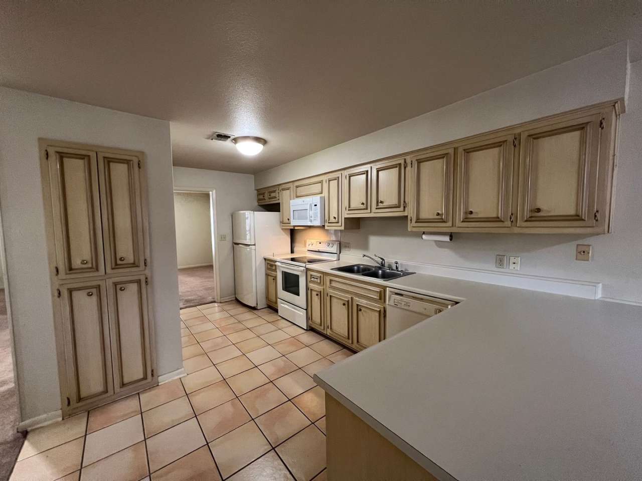 Spacious 2 Bedroom 2 Bath Condo in Alamo Heights